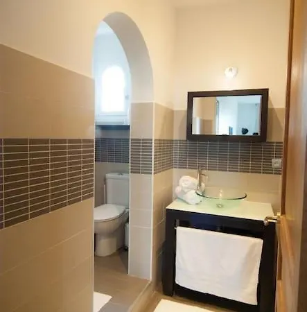 Cozy 1 Bedroom Flat,free Parking, Close To Center