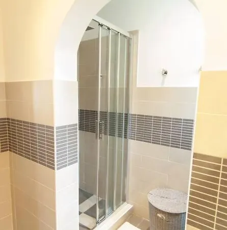 Cozy 1 Bedroom Flat,free Parking, Close To Center Apartment